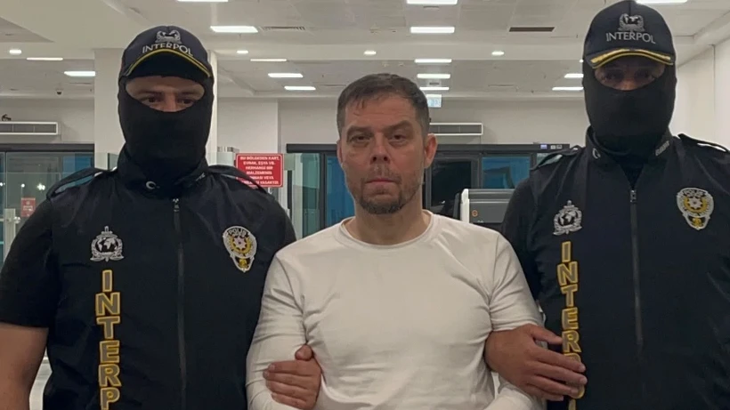 Arjantin'in Türkiye'ye iade ettiği suç örgütü elebaşı Serkan Kurtuluş tutuklandı.