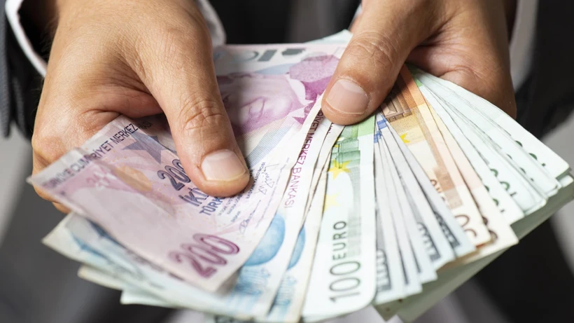 İstanbul serbest piyasada dolar 48,3150 lira, euro ise 56,2170 lira